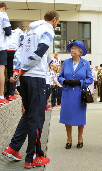 Elizabeth II no centro aquático da Olimpíada de Londres