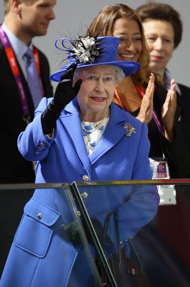 Elizabeth II no centro aquático da Olimpíada de Londres