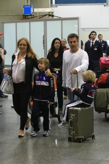 Angélica e Luciano Huck com Joaquim e Benício