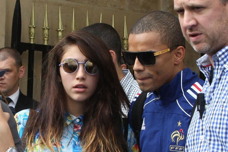 Lourdes Maria e Brahim Zaibat deixam hotel em Paris