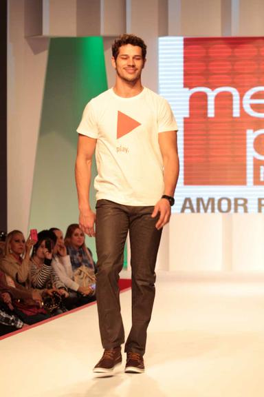 José Loreto em desfile