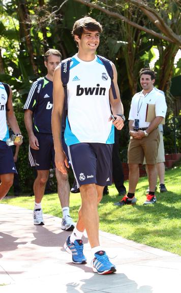 Fãs cercam concentração do clube espanhol Real Madrid em Beverly Hills, Estados Unidos. Kaká e Cristiano Ronaldo atuam pela equipe