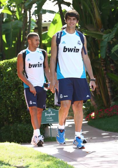 Fãs cercam concentração do clube espanhol Real Madrid em Beverly Hills, Estados Unidos. Kaká e Cristiano Ronaldo atuam pela equipe