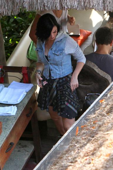 Katy Perry em restaurante no Rio de Janeiro