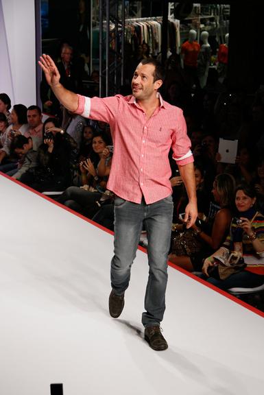 Malvino Salvador em desfile