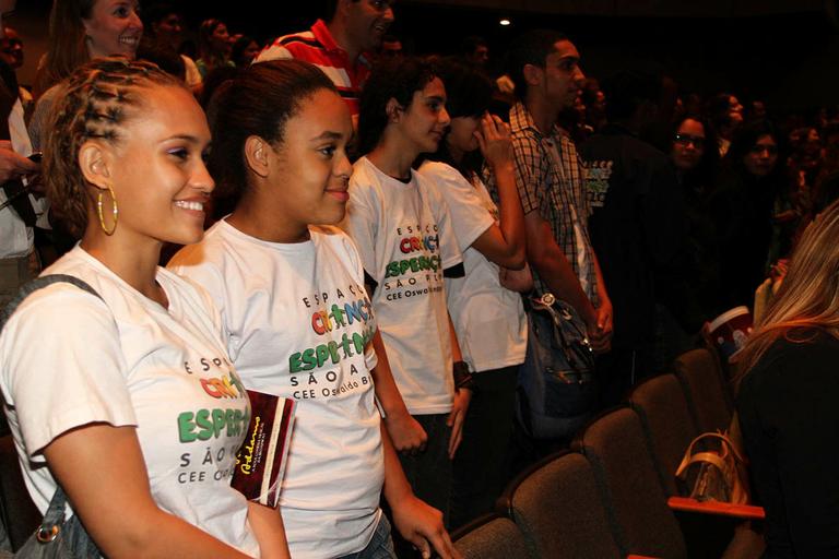 Jovens do projeto Criança Esperança