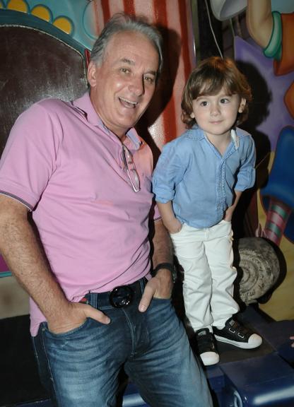 Otávio Mesquita com o filho Pietro