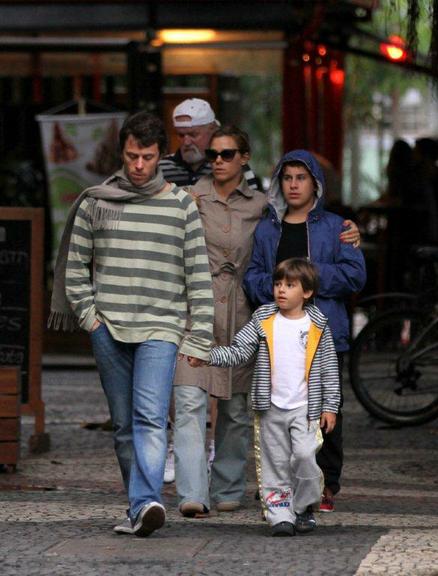 Tiago Worcman com José e Carolina Dieckmann com Davi