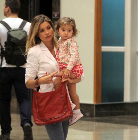 Flávia Alessandra com a filha Olívia