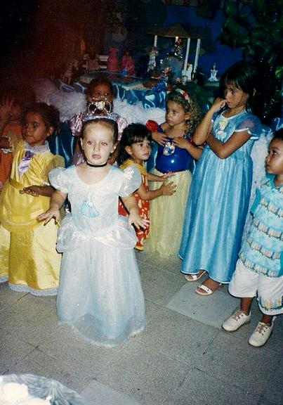 Vestida de princesa, Bruna Griphao comemora quatro anos