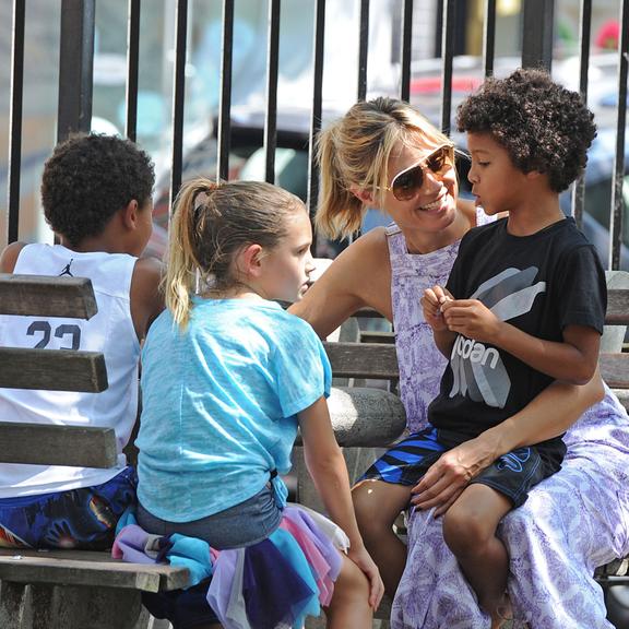 Heidi Klum se diverte com os filhos por Nova York