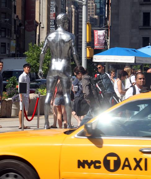 Estátua prateada e David Beckham