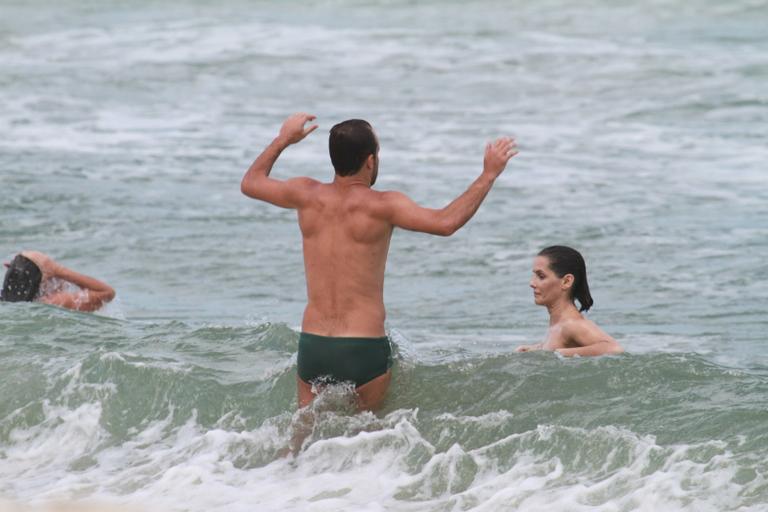 Deborah Secco e Roger Flores