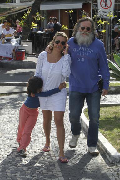 José de Abreu, o Nilo de 'Avenida Brasil', desfruta de almoço em família no Rio