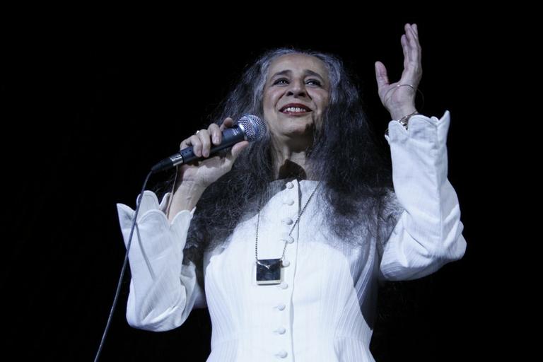 Maria Bethânia interpreta Chico Buarque no Rio