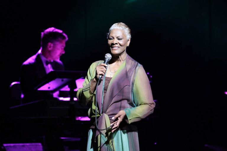 Ao lado de Emilio Santiago, a diva Dionne Warwick se apresenta em São Paulo 