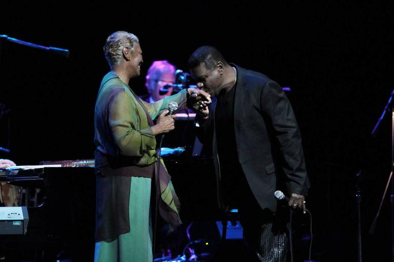 Ao lado de Emilio Santiago, a diva Dionne Warwick se apresenta em São Paulo 