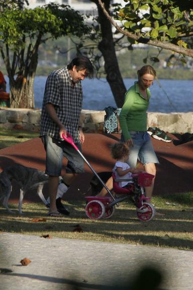 Betty Gofman com o marido, Hugo Barreto, e a filha