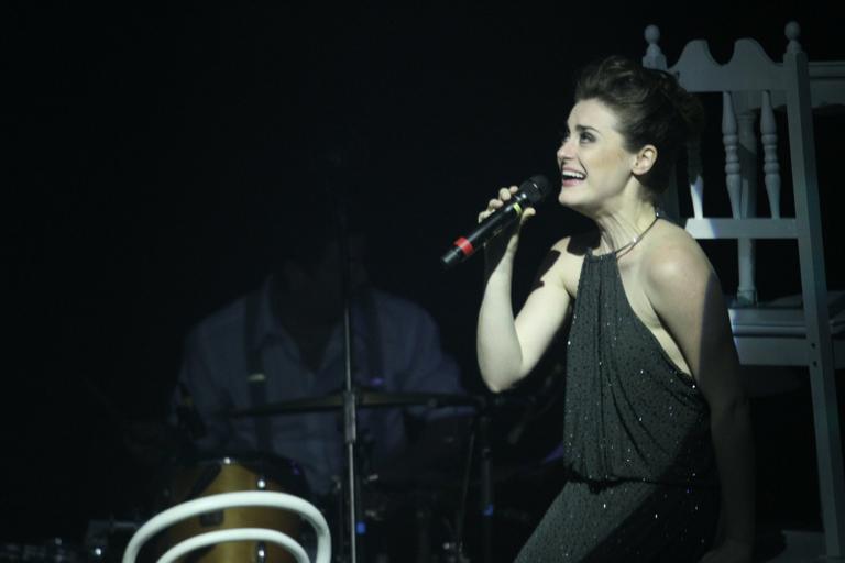 Alessandra Maestrini faz show musical