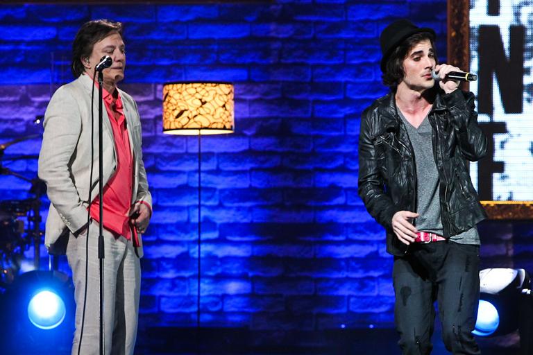 Fábio Jr canta com o filho Fiuk durante gravação do DVD 'Íntimo'