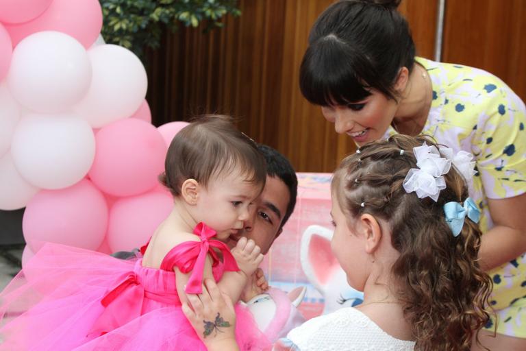 Fernanda Pontes, Diogo Boni e Maria Luiza com Isabella, filha de Boninho e Ana Furtado