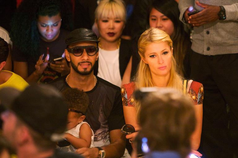 Paris Hilton prestigia o desfile de Jeremy Scott