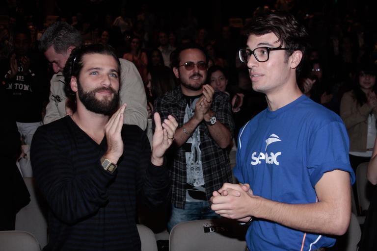 Bruno Gagliasso confere pré-estreia de curta em São Paulo