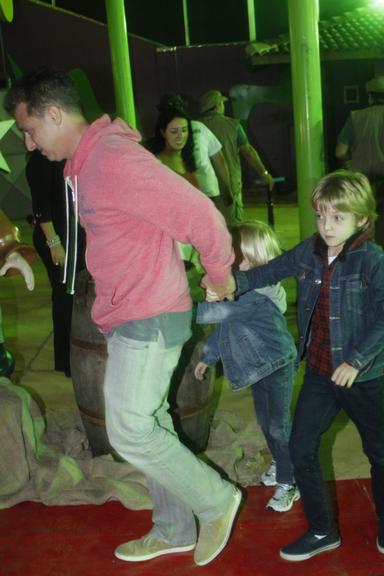 Luciano Huck com os filhos, Joaquim e Benício