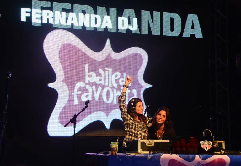 Fernanda Paes Leme e a DJ Helen Sancho