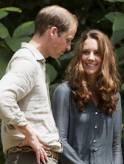 Kate Middleton e Príncipe William praticam arvorismo na Ásia