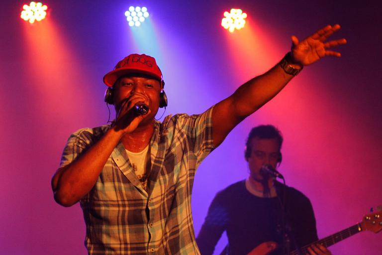 Buchecha canta em noite paulista