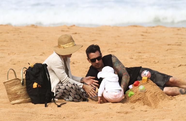 Pink e família na praia