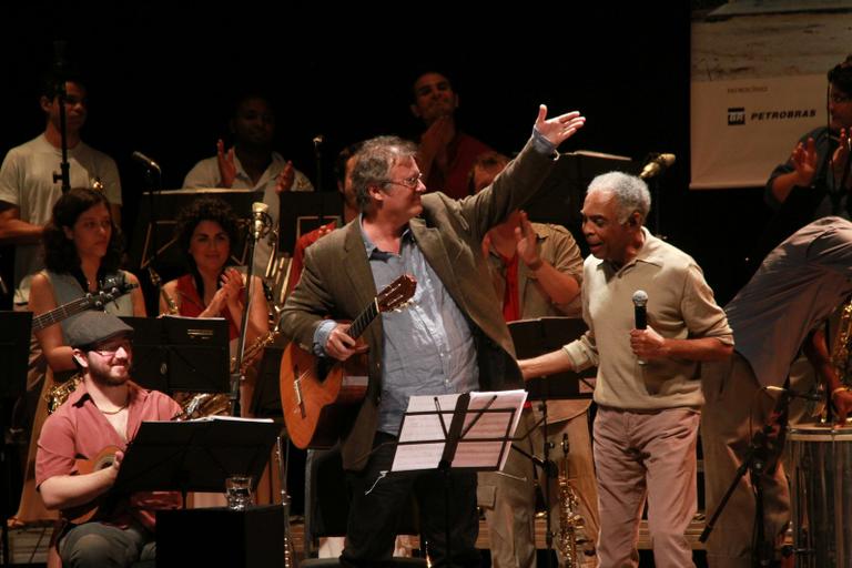 Gilberto Gil se apresenta com flautistas no Rio