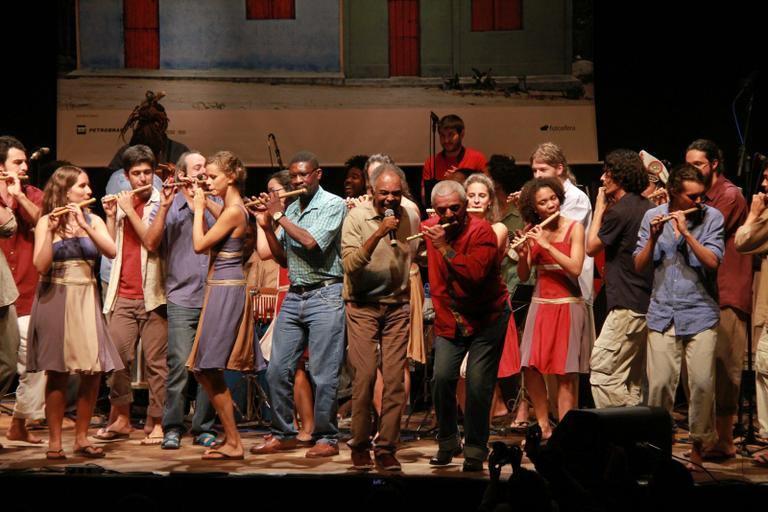 Gilberto Gil se apresenta com flautistas no Rio