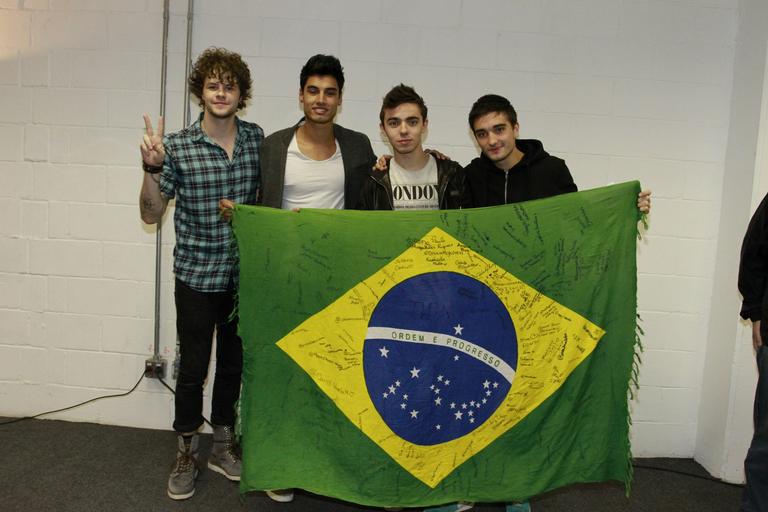 The Wanted recebe fãs no camarim, em show no Rio de Janeiro