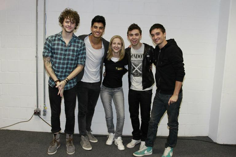 The Wanted recebe fãs no camarim, em show no Rio de Janeiro