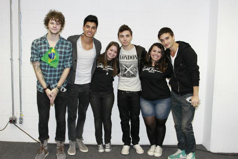 The Wanted recebe fãs no camarim, em show no Rio de Janeiro