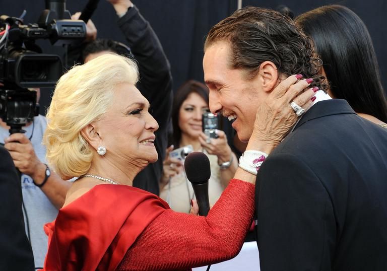 Hebe Camargo tieta Matthew McConaughey no AFI Life Achievement Award em junho de 2011 na Califórnia