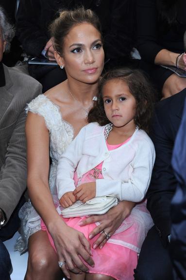 Jennifer Lopez, Emme e Casper no desfile da Chanel