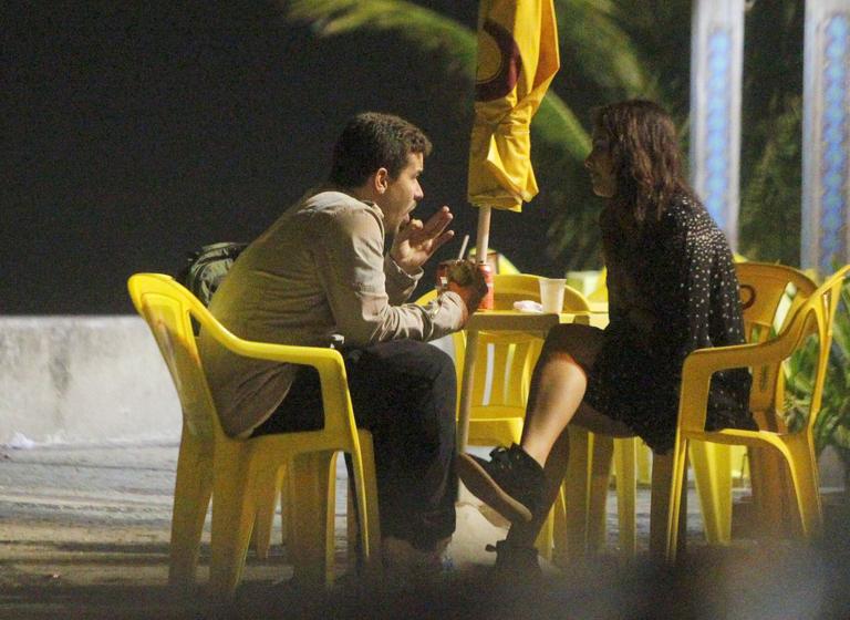 Thiago Martins e Paloma Bernardi lancham na Barra da Tijuca