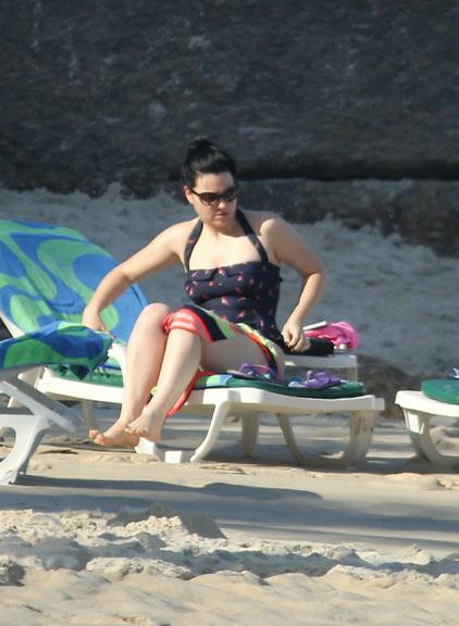 Amy Lee, do Evanescence, curte praia no Rio