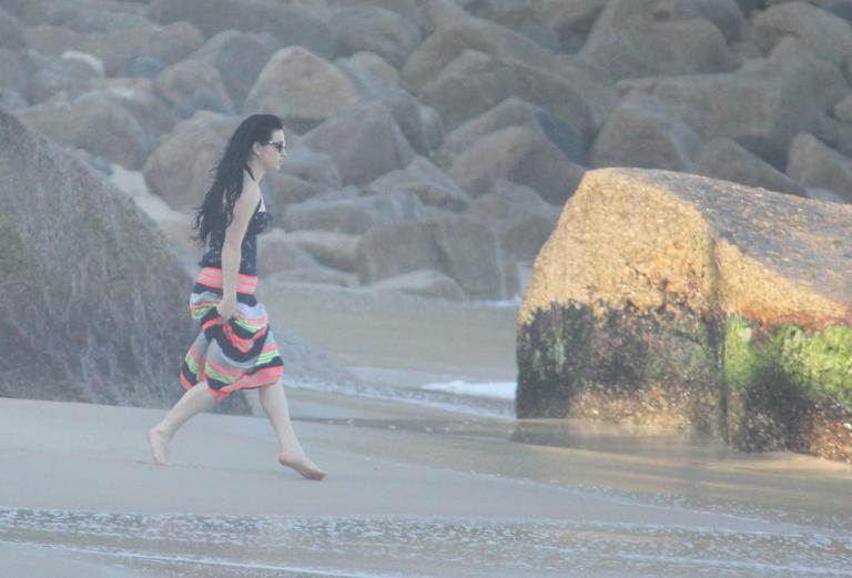 Amy Lee, do Evanescence, curte praia no Rio