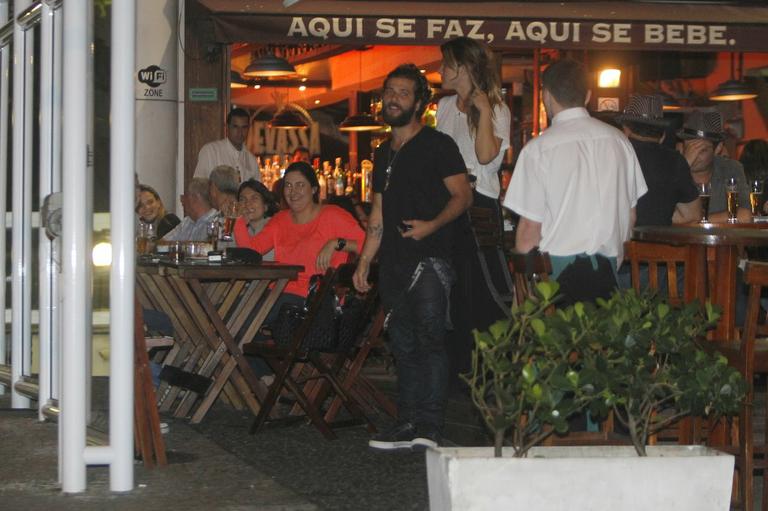 Bruno Gagliasso e Giovanna Ewbank se divertem na noite carioca