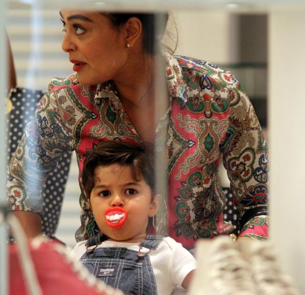 Juliana Paes com o filho, o fofo Pedro