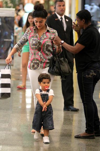 Juliana Paes com o filho, o fofo Pedro