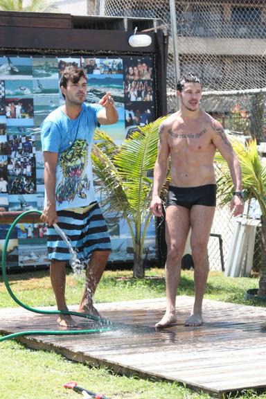 José Loreto na praia da Barra da Tijuca, no Rio