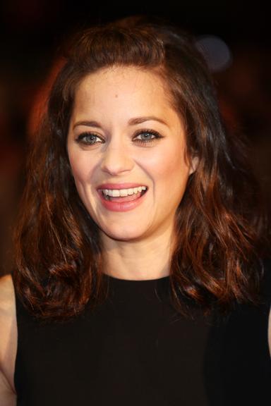 Marion Cotillard atraí atenções em festival de cinema em Londres