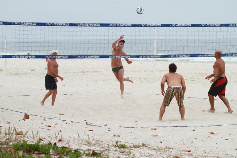 Marcello Novaes na praia da Barra da Tijuca