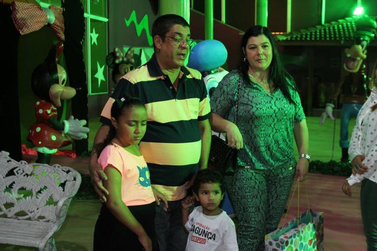 Zeca Pagodinho com a família