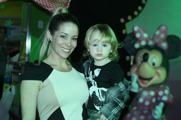 Danielle Winits e Guy, seu filho com Jonatas Faro